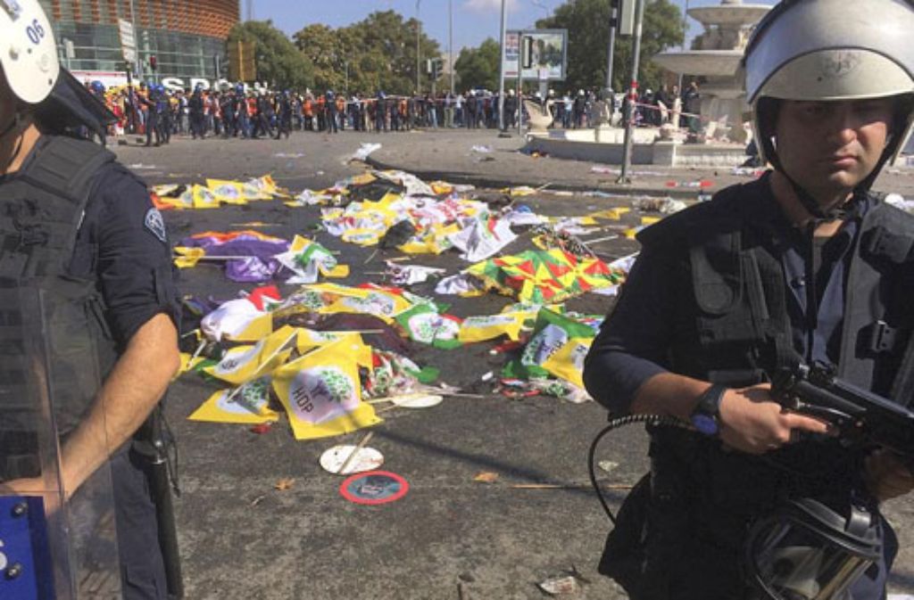 Bei zwei Bombenanschlägen am Bahnhof in Ankara hat es am Samstag viele Todesopfer gegeben. Foto: AP