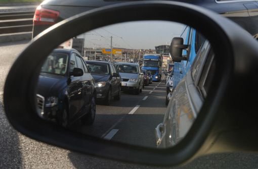 Wie wird man dem Verkehrsaufkommen in Deutschland Herr? Mit einer Maut, findet die CSU. Foto: dpa