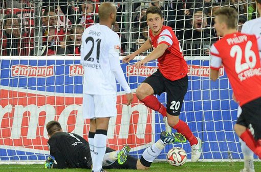 Ein 2:2 gegen Hannover 96 hat für Freiburg nicht gereicht, um den letzten Tabellenplatz zu verlassen. Foto: dpa