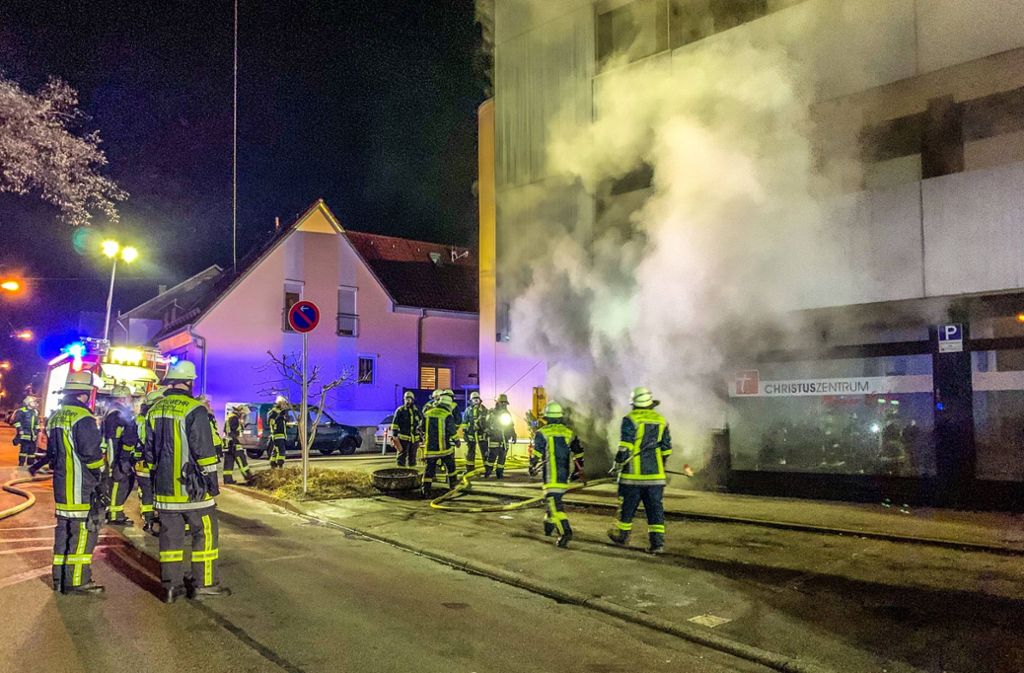 Die Feuerwehr hatte bei dem Brand in Kirchheim alle Hände voll zu tun.