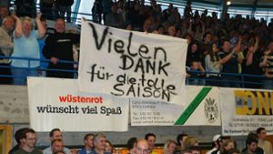 Vergangene Zeiten: Oßweil (hier bei einem Spiel im November 2005 gegen Gelnhausen) spielt in der 2. Bundesliga und macht Fans glücklich. Foto:Baumann/Archiv Foto:  