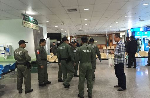 Einsatzkräfte in der Lobby des thailändischen Krankenhauses, in dem es eine Explosion gegeben hat. Foto: AP