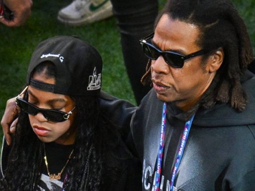 Blue Ivy Carter gemeinsam mit ihrem Vater Jay-Z beim Super Bowl im Februar 2023. Foto: IMAGO/UPI Photo