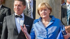 Kanzlerin Angela Merkel trägt Blau