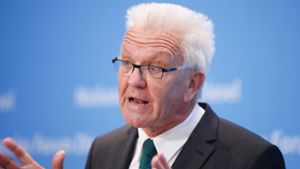 Winfried Kretschmann ist zufrieden mit dem Diesel-Gipfel – seine Parteifreunde sind es weniger. Foto: AFP