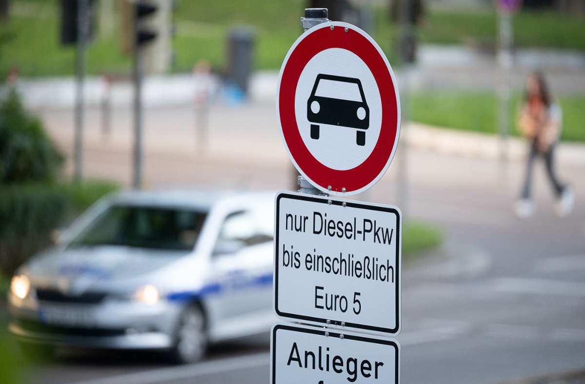 Wann werden die Fahrverbote tatsächlich umgesetzt? Foto: dpa/Sebastian Gollnow