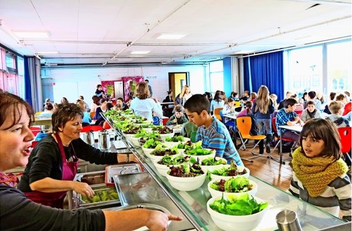 Das Problem mit dem Mittagessen:  Die Körschtalschule hat gar keine Mensa, der Essensraum im PGH  ist viel zu klein. Foto: Archiv/Barnerßoi