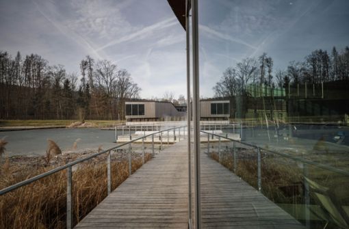 Eine erfolgreiche Kombi: Das Oskar-Frech-Bad mit seiner Saunalandschaft und dem angrenzenden Ziegeleisee. Foto: Gottfried Stoppel