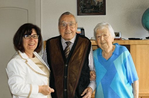 Ingrid (rechts) und Otto Weiß kennen das Geheimnis einer guten Ehe. Foto: Rilling