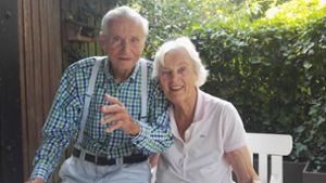 Diese  große Liebe bleibt unvergessen: Der Pädagoge  Volker  Merz mit seiner  Frau  Christa Merz  bei der Feier ihres 70. Hochzeitstages im Jahr 2018. Foto: Brigitte Jähnigen
