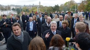 In Luxemburg hat Bundespräsident Joachim Gauck den Dialog mit Veteranen und Schülern gesucht. Noch bis Mittwoch dauert der Besuch Gaucks in dem Großherzogtum. Foto: dpa