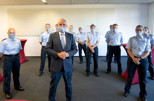 Innenminister Thomas Strobl jüngst am neuen Ausbildungsstandort der Polizei in Herrenberg inmitten der Auszubildenden Foto: Innenministerium
