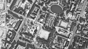 Der Schlossplatz sah 1955 noch ganz anders aus – wie auch unsere Bilderstrecke zeigt. Foto: Stadtmessungsamt Stuttgart