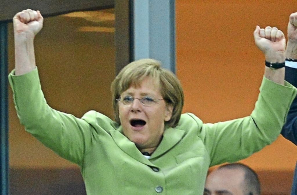 Die Promis tippen vor dem WM-Finale mehrheitlich auf Deutschland. Bundeskanzlerin Angela Merkel aber hält sich vornehm zurück: „Es ist machbar.“