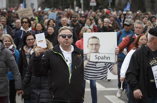 Bei dem Massenprotest am Samstag in Stuttgart hatten viele Demonstranten keine Masken getragen und den Mindestabstand missachtet. (Archivbild) Foto: Lichtgut/Julian Rettig