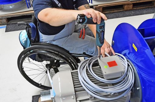 Arbeitsplätze für Menschen mit Behinderung sind rar. Foto: dpa/Hendrik Schmidt
