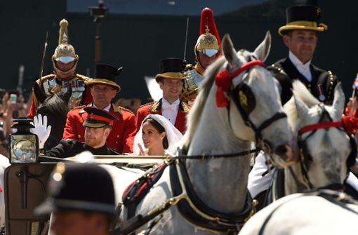 In einer bewegenden Zeremonie haben Prinz Harry und die US-Schauspielerin Meghan Markle sich auf Schloss Windsor das Jawort gegeben. Foto: AFP