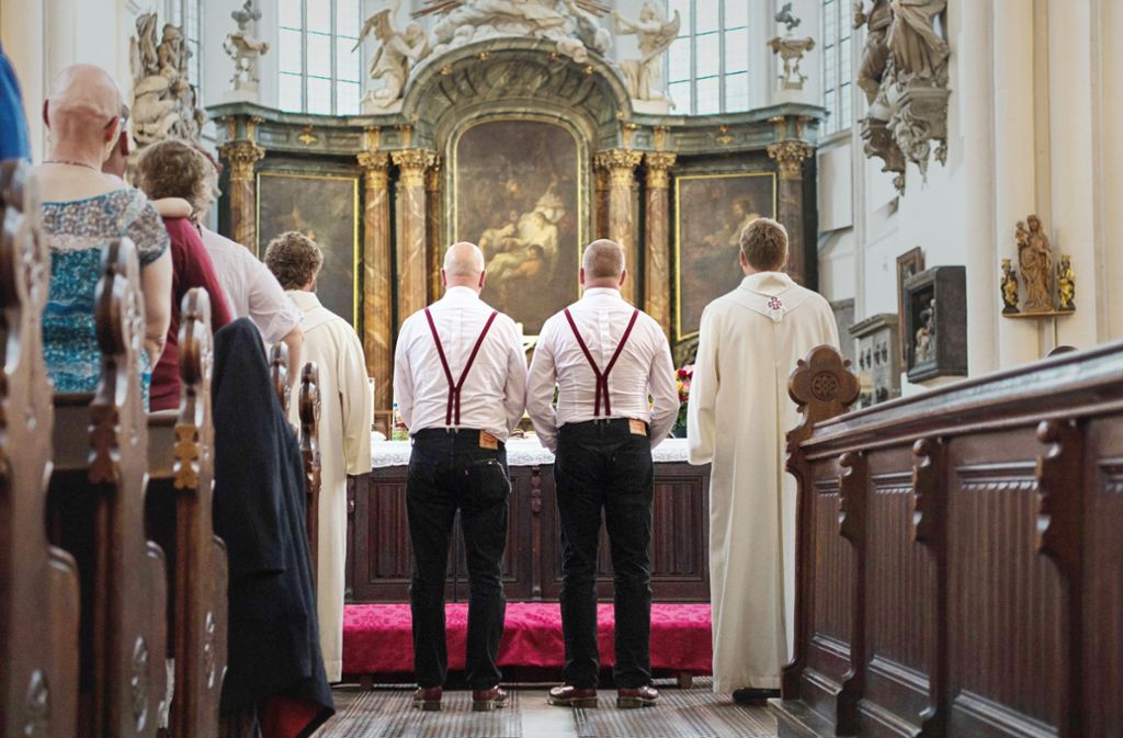Ein Traung zweier Männer in einer evangelischen Kirche in Berlin. In Württemberg wird darum gestritten. Foto: dpa