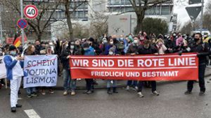 Demonstranten rufen vor SWR-Gebäude „Lügenpresse“