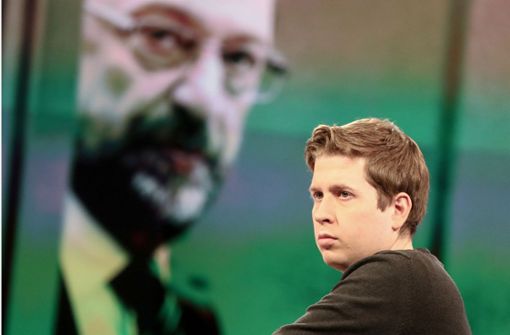 Das Gesicht der Groko-Gegner in der SPD: Kevin Kühnert im Fernsehstudio vor einem Bild von Noch-Parteichef Martin Schulz. Foto: dpa