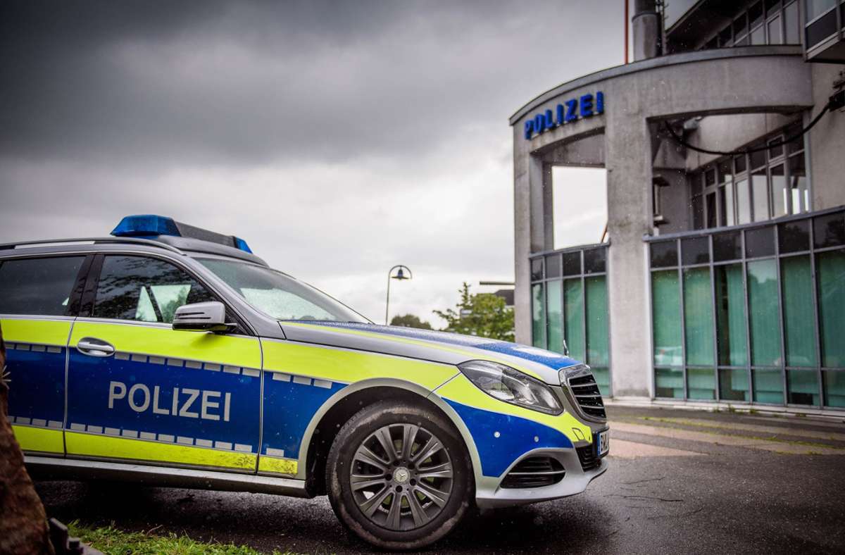 Die Polizei sucht Zeugen, die einen Exhibitionisten in Stuttgart-Büsnau beobachtet haben. (Symbolbild) Foto: Phillip Weingand, STZN/geschichtenfotograf.de