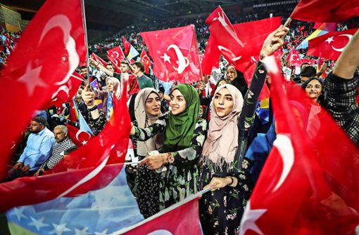 Noch immer hat Erdogan Millionen ergebene Anhänger– auch wenn der Autokrat vor der wichtigsten Wahl seiner Karriere schwächelt Foto: AFP
