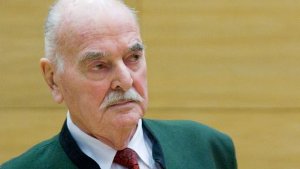Der 83-jährige Horst A. schweigt vor Gericht Foto: dpa