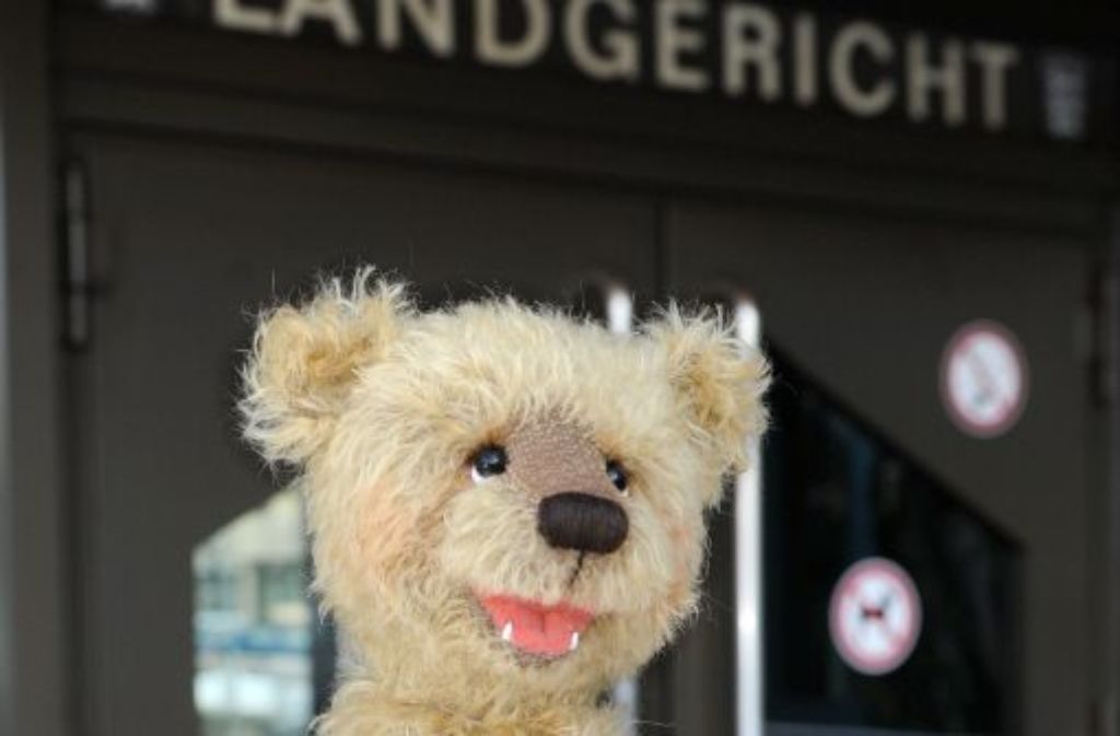 Die Teddybären der Künstlerin Monika Schleich müssen umgetauft werden.  Foto: dpa