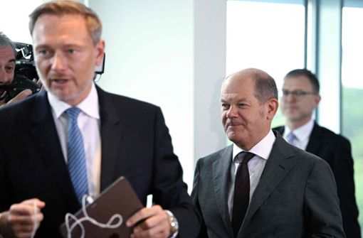 Neustart missglückt: Kanzler Scholz (r.) hatte weniger Streit im Kabinett  gefordert. Foto: AFP/Tobias Schwarz