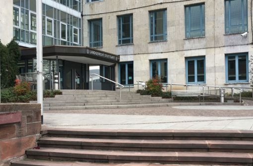 Eine üble Schlägerei in Herrenberg  mit Tritten gegen den Kopf eines am Boden liegenden Opfers wird vor dem Landgericht in Stuttgart verhandelt Foto: Martin Müller