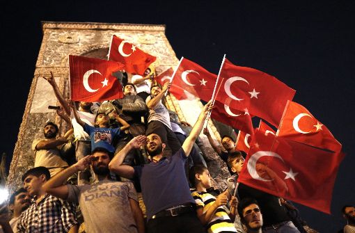 Ein Bild einer Demonstration im vergangenen Jahr auf dem Istanbuler Taksim-Platz im Zusammenhang mit dem Putschversuch. Foto: EPA