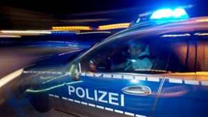 Flucht vor Polizei - Auto prallt gegen Hauswand