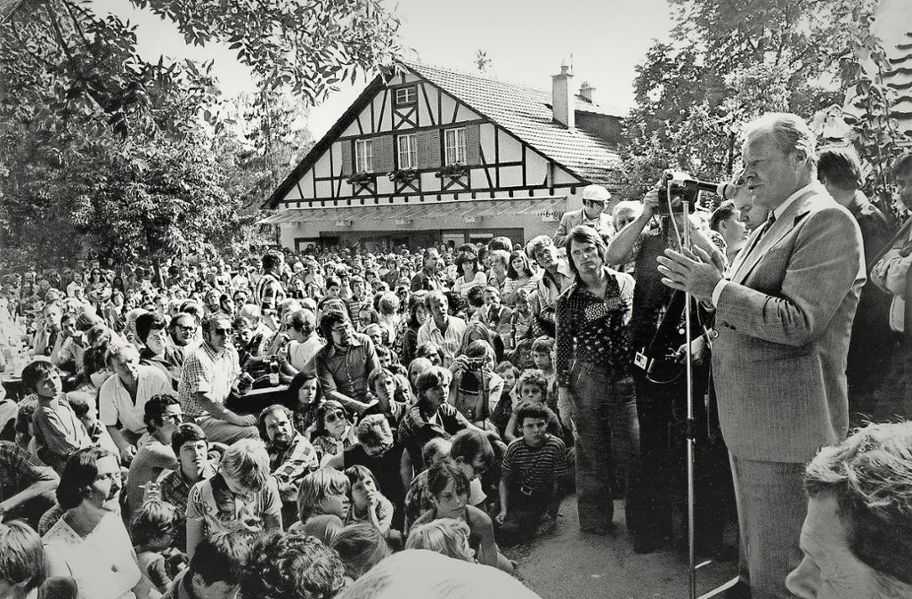 Willi Brandt bei seinem Besuch im Waldheim Heslach im Jahr 1976.