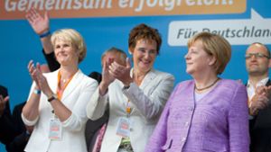 Merkel hat Anja Karliczek (links) zur neuen Bildungsministerin benannt. Foto: dpa