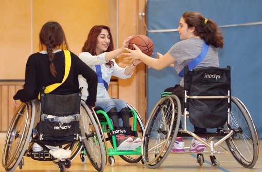 Rollstuhl-Basketball macht den Kindern Spaß Foto: Baumann