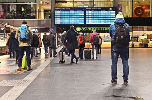 Am Hauptbahnhof Stuttgart endete die Reise eines 14-Jährigen, der nach Paris wollte. (Symbolbild) Foto: dpa
