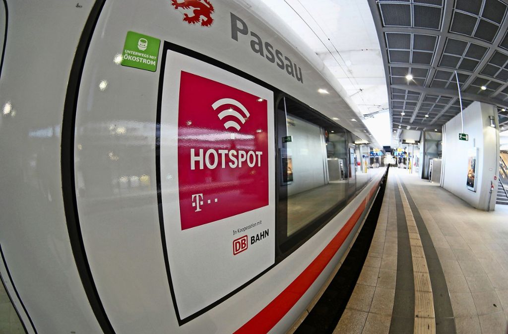 In allen Fernzügen soll den Fahrgästen der Deutschen Bahn bis zum Jahr 2021 kostenfreies WLAN zur Verfügung stehen. Foto: dpa