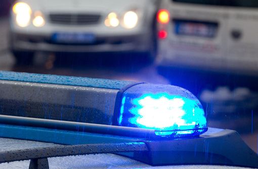 Die Polizei sucht nach einem Tankstellenräuber in Stuttgart. Foto: dpa