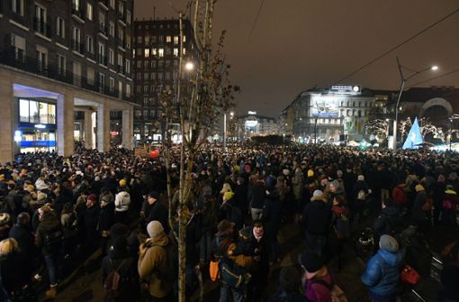 In Ungarn gehen die Menschen immer wieder für die Freiheit der Kunst auf die Straße. Im Dezember 2019 richtete sich der Protest gegen ein Gesetz, das die Autonomie der Theater und anderer Kultureinrichtungen einschränkt. Foto: dpa/Bea Kallos