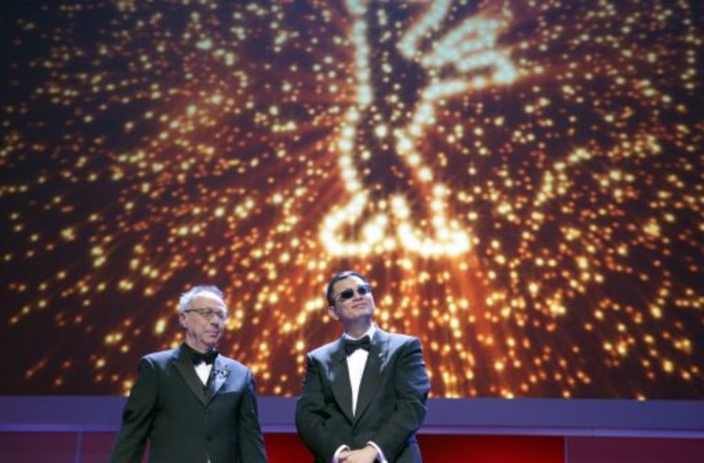 Der Berlinale-Chef Dieter Kosslick (links) zusammen mit dem chinesischen Regisseur und diesjährigen Präsident der Jury, Wong Kar Wai.