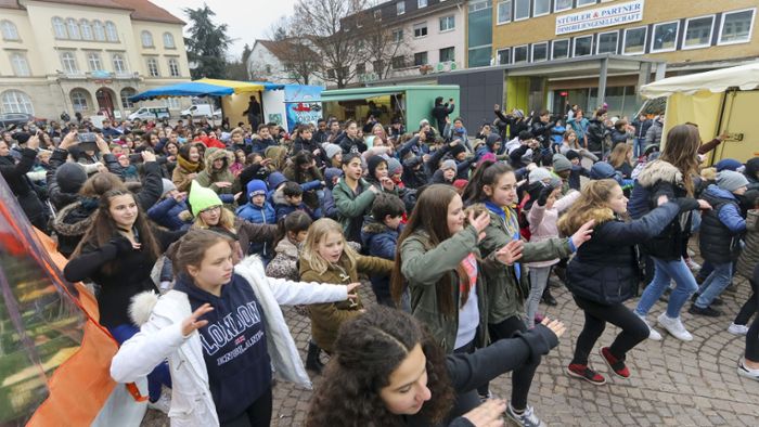 300 Kinder tanzen bei Flashmob