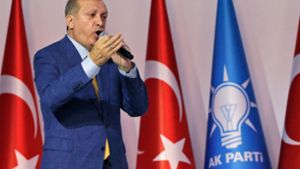 Erdogan wieder zum AKP-Parteichef gewählt