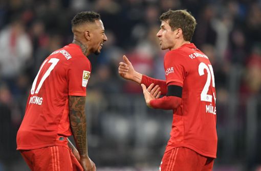 Jérôme Boateng soll im Bayern-Training mit Leon Goretzka aneinander geraten sein. Thomas Müller kam ihm anschließend zu Hilfe. Foto: AFP/CHRISTOF STACHE