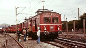 Viereinhalb Jahrzehnte war der ET 65 im rund um Stuttgart im Einsatz – hier steht er im Jahr 1979 am ehemaligen Ausbesserungswerk der Deutschen Bahn in Bad Cannstatt Foto: Archiv FzS/Hauf