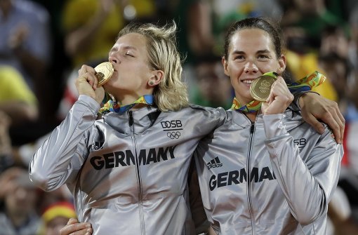 Goldmedaille im Beachvolleyball in Rio de Janeiro: Einen besseren Ort, um Geschichte zu schreiben, hätten sich Laura Ludwig und Kira Walkenhorst nicht aussuchen. Foto: AP