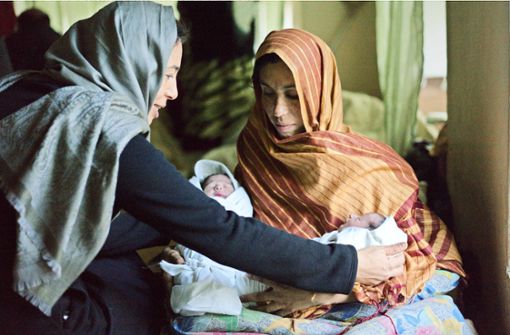 Im Einsatz gegen die hohe Sterblichkeit von Kindern und Frauen in Afghanistan: Suzana Lipovac (links) Foto: KinderBerg