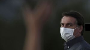 Jair Bolsonaro hatte das Coronavirus zunächst bespöttelt, dann erkrankte er selbst daran. Foto: AP/Eraldo Peres