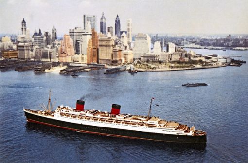 Die Queen Elizabeth 1940 bei der Ankunft in New York. Kurz nachdem dieses Bild gemacht wurde, hat man das Schiff für den Einsatz im Zweiten Weltkrieg umgebaut. Foto: dpa/Mary Evans Picture