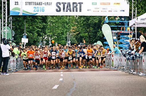 Wie im vergangenen Jahr –  hier der  Start des Halbmarathons am Neckarpark – gehen auch diese Jahr wieder zahlreiche Läufer an den Start. Foto: Lichtgut/Verena Ecker