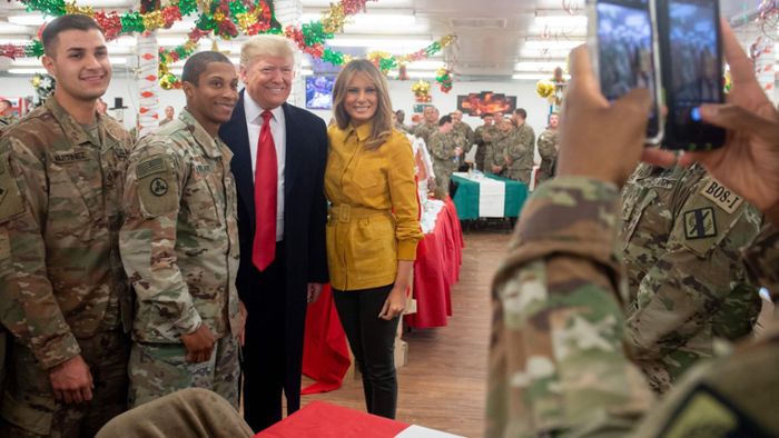 Trump und First Lady Melania besuchen US-Truppen